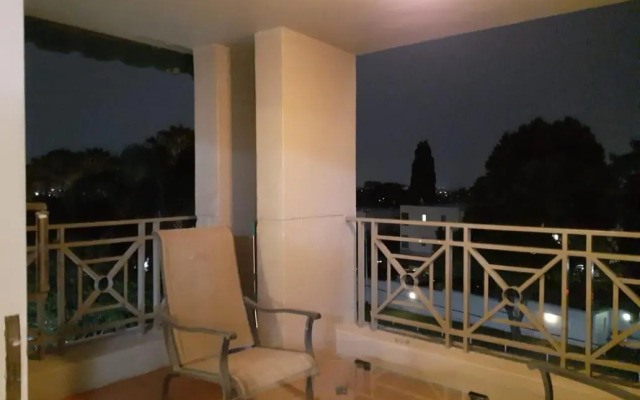 Mount Royal 09 - Large 1 bed with balcony