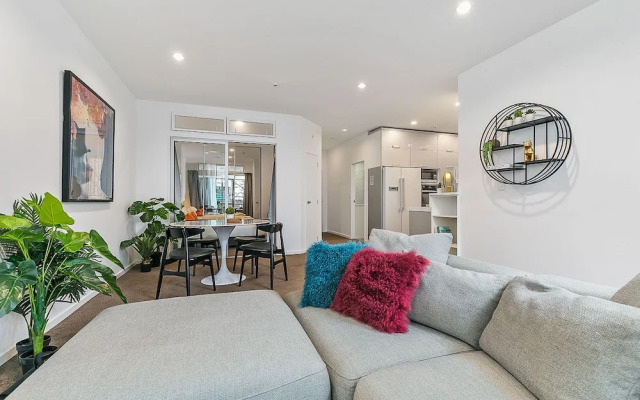 Zodiak Central 2 BR Apt Free Parking Gym