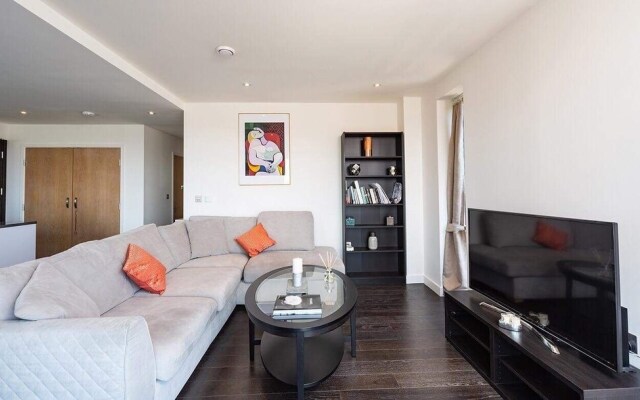 2 Bed Luxury Apartment in N. Greenwich