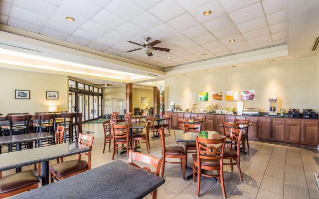 Quality Suites Milwaukee Airport