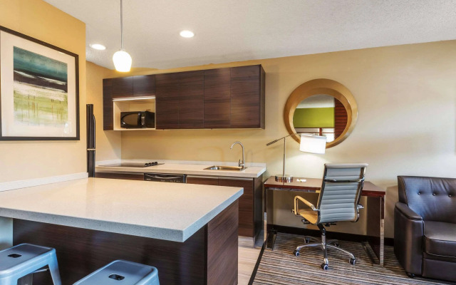 Super 8 Copley Akron