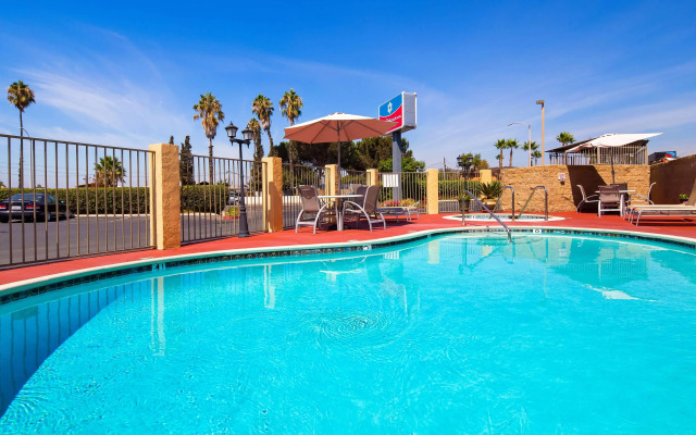 Best Western Plus Grim's Dyke Hotel