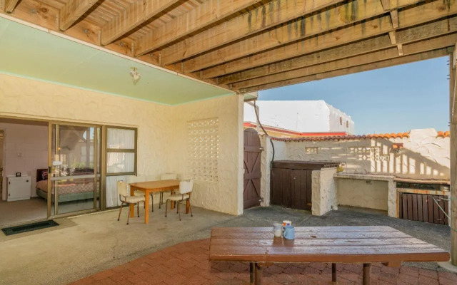 Cosy at Cooks - Cooks Beach Downstairs Holiday Unit