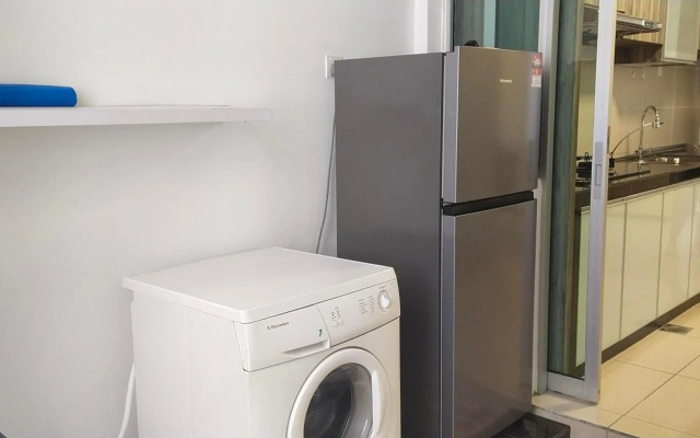 8pax Mount austin Midori Green homestay