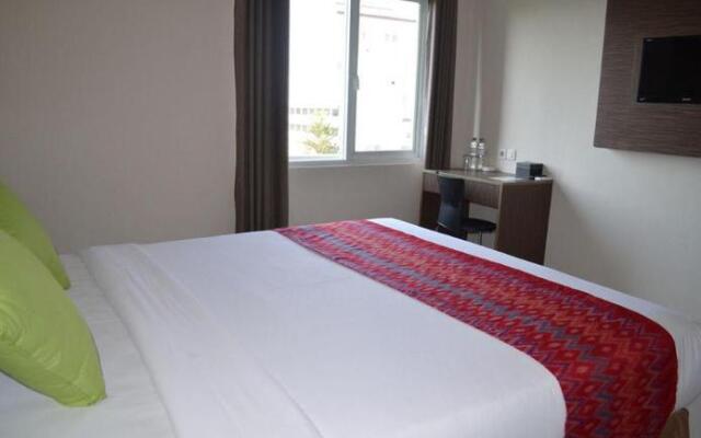 Hotel Tiatira Kencana