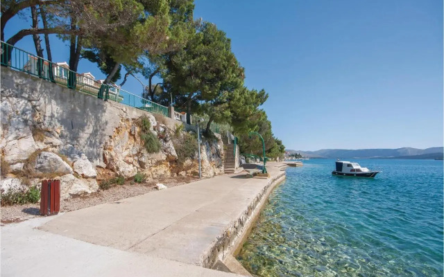 Three-Bedroom Apartment in Brodarica
