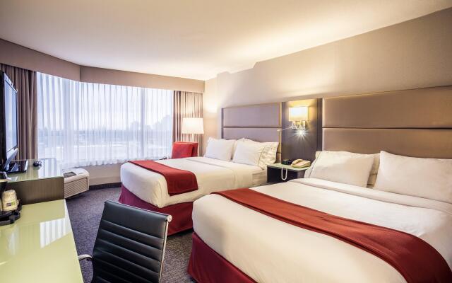 Holiday Inn Express Vancouver-Metrotown (Burnaby), an IHG Hotel