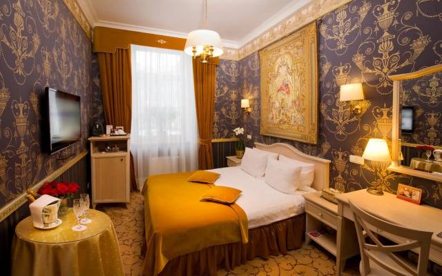 IMPERIAL Hotel & Restaurant
