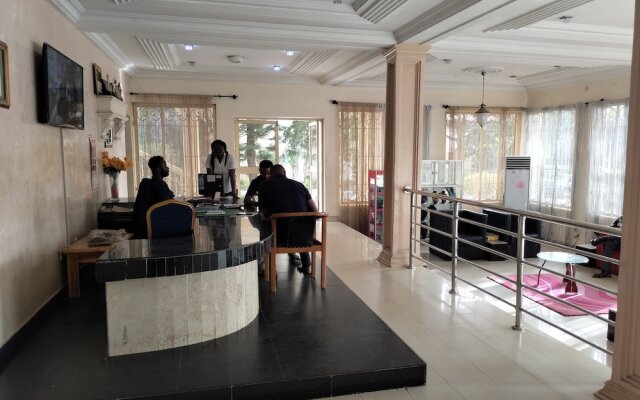 Steffan Hotel and Suites