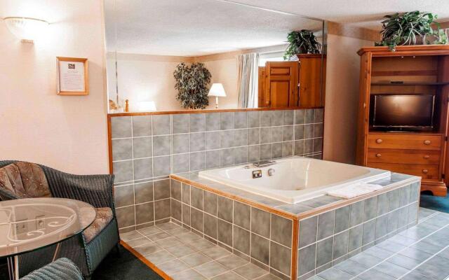 Quality Inn & Suites Bremerton near Naval Shipyard