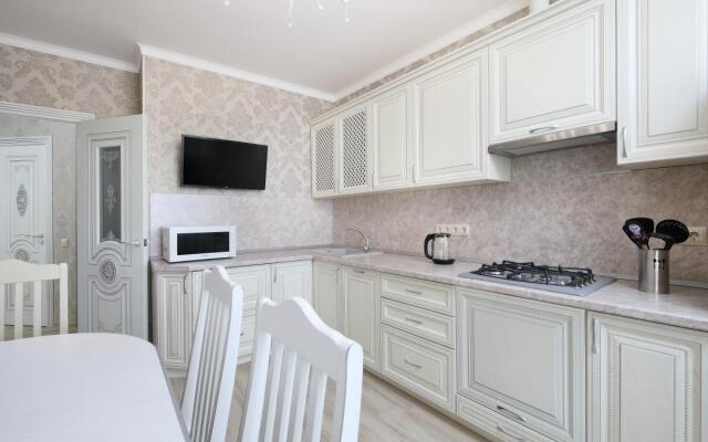 Apartments on Orangereynaya street 21 k1