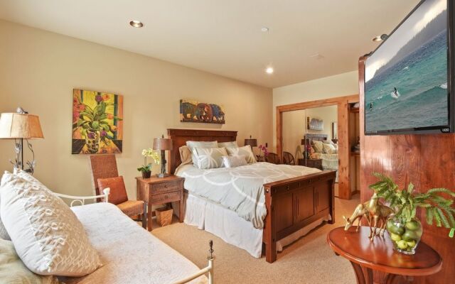 Wulf's Lodge at Olympic Valley Unwind in Hot Tub!