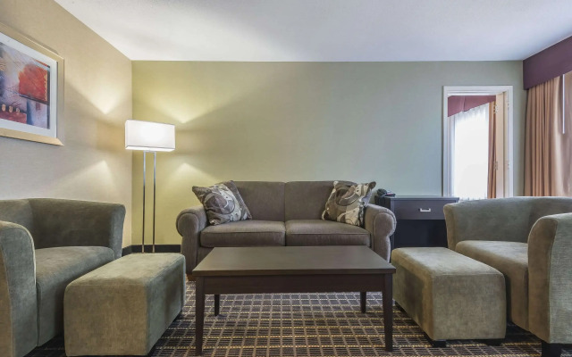 Quality Inn & Suites Downtown