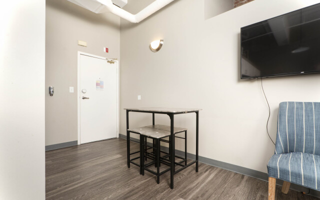 One Bed Loft Apartment with great wifi!