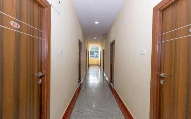 OYO 7627 Royal Plaza