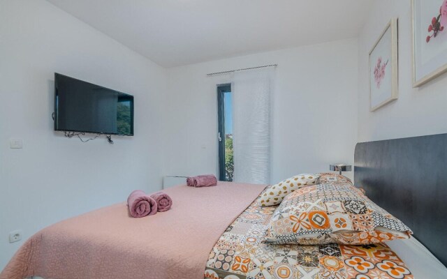 Awesome Home in Novigrad With Jacuzzi, Wifi and 3 Bedrooms