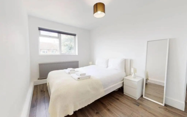 Amazing 3 Bedroom Flat - 4mins to tube station