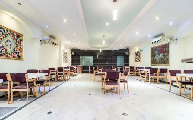 Om Hotel by OYO Rooms