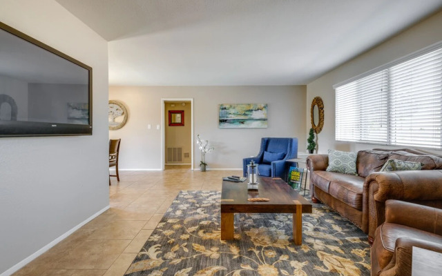 Charming Tempe Home w/ Pool & Putting Green!