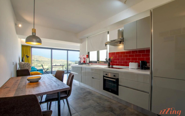 2 Bed Apartment w Distant Sea and Country Views