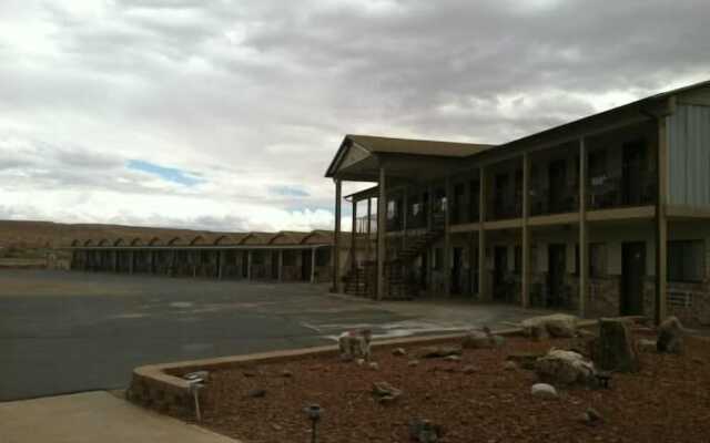 Whispering Sands Motel