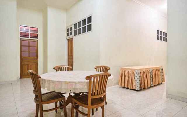OYO 2061 Rizki Dhira Guest House Syariah