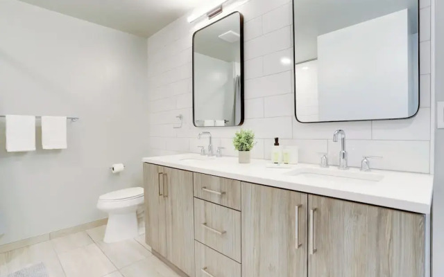 Bright Apartment with Great Amenities