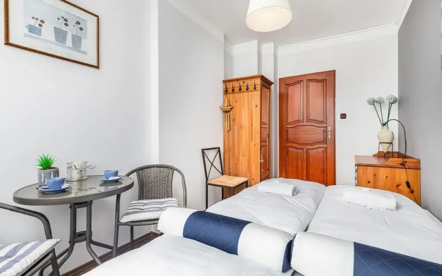 Plac Neptuna Apartments by Renters