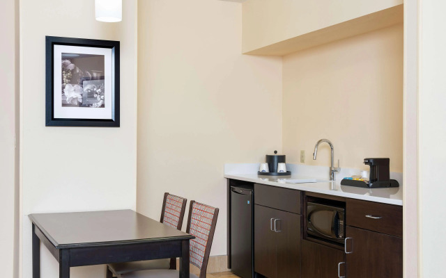 Hampton Inn & Suites Cleveland-Airport/Middleburg Heights