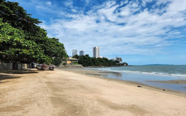 Majestic Seaside Pool Villa