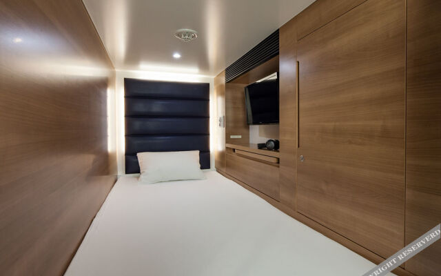 Y's Cabin Yokohama Kannai