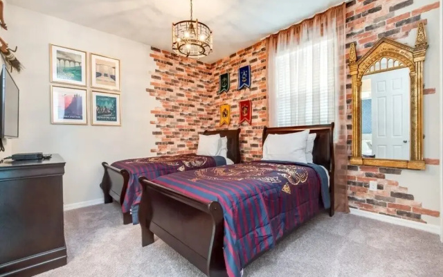 9 BD 6.5 BH House Villa