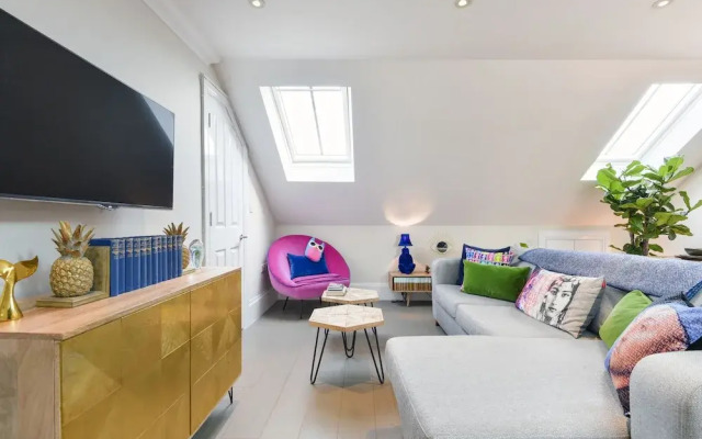 Stylish Family Home Close To Ealing Common