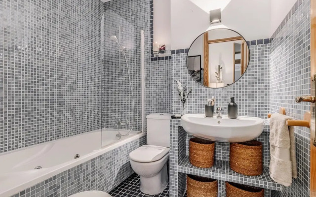 Abaj - 2 Bedrooms in Malasa A-universidad