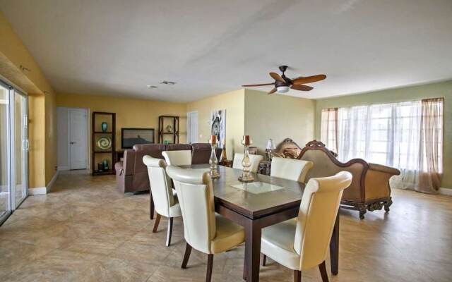 2 Master Suites Pool Home