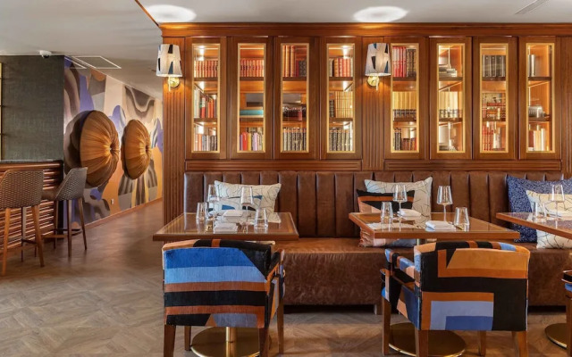 Wine & Books Porto Hotel