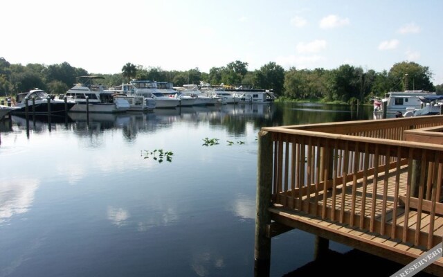 Astor Bridge Marina & Motel