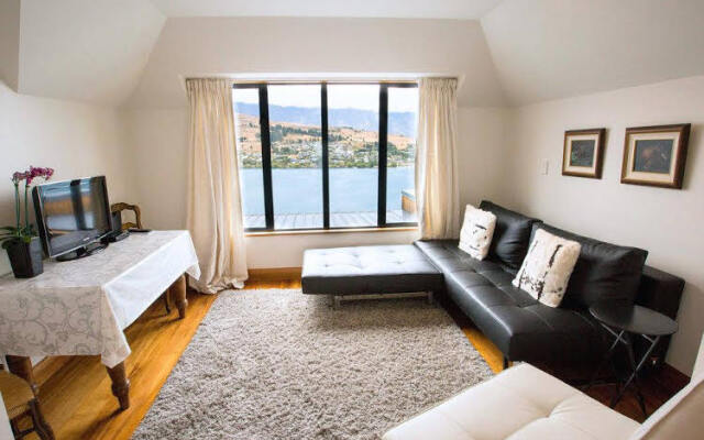 Amour Queenstown Bed and Breakfast