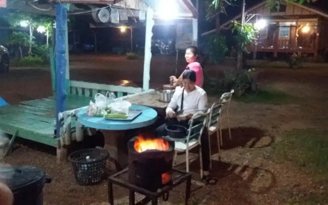 Lung Teeb Paradise Chao Lao Resort