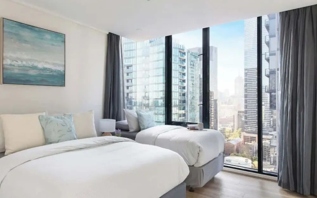 Large 3BR Apt Near Crown, Sleeps 10, Free Parking