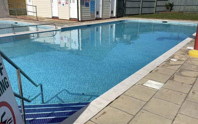 Escape Rio1 Caravan Seasalter Beach Outdoor Pool