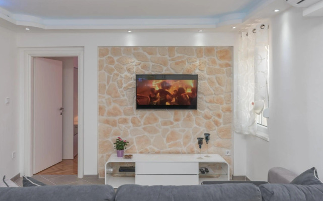 New 4* apartment "Orto" in the center of Trogir