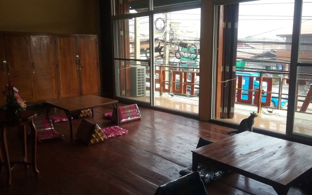 Arunrat GuestHouse - Hostel