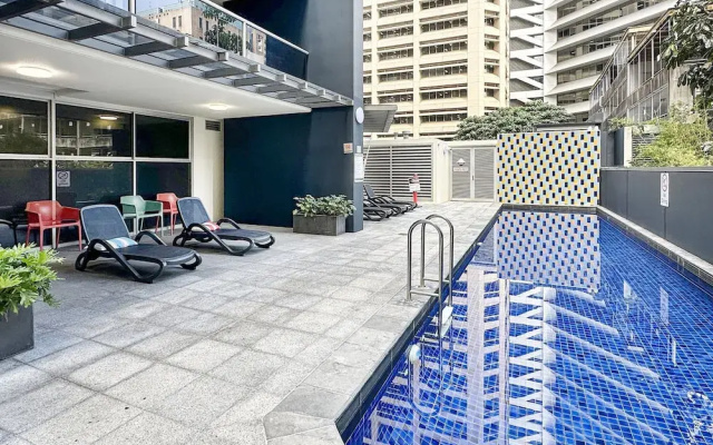 High-rise 2-bed Apartment With Gym, BBQ & Pool