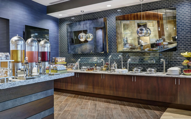 DoubleTree by Hilton Charlotte Gateway Village