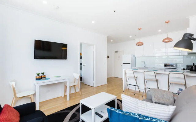 ROLAND, 1BDR Melbourne Apartment
