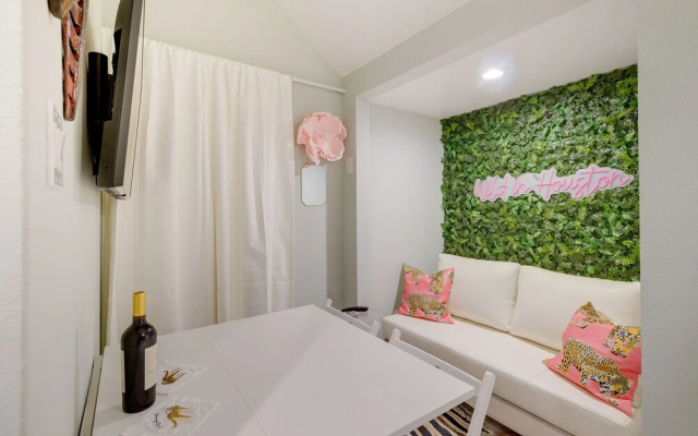 Houston Vacation Rental ~ 1 Mi to Downtown!