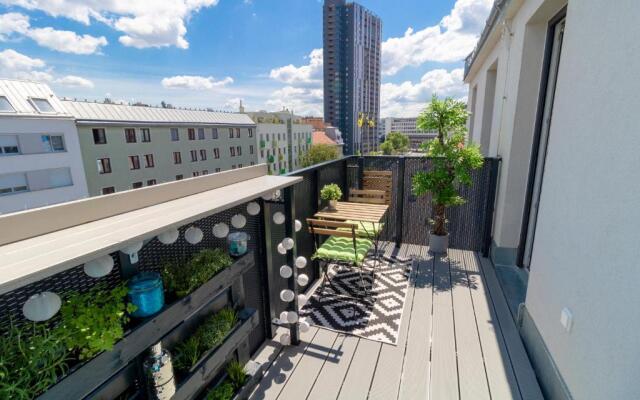 Boutique Sky City Apt. with BALCONY / TOP SPOT