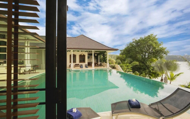 Luxury Private Beachfront Haileng Villa