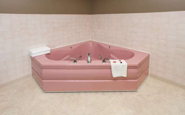 Super 8 by Wyndham Anamosa IA